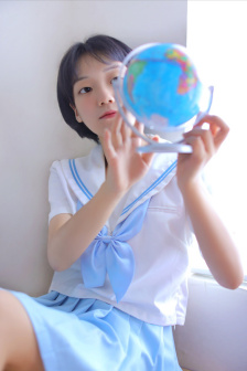 白衣女